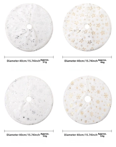 Mini jupes de sapin de Noël avec flocons pailletés or et argent sur peluche blanche