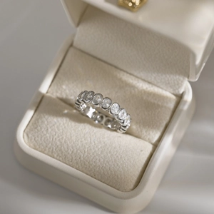 Exquisite S925 sterling silver geometric eternity ring with oval zirconia in luxury box
