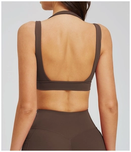 Detail des Yoga-Sets mit hohem Bund, Racerback-Sport-BH und schmal geschnittenen Leggings