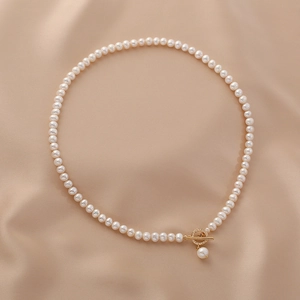 Minimalist Freshwater Pearl Necklace For Women Fashion OT Clasp Clavicle Chain Elegant Gold Tone Jewelry With Rhinestone
