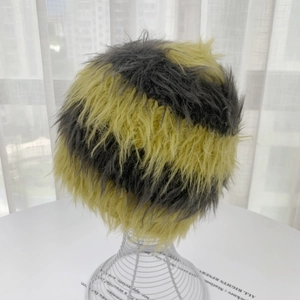 Gorro de punto a rayas en piel sintética amarillo y gris oscuro para invierno
