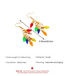 Détails des boucles d'oreilles boules de Noël en acrylique avec mesures et poids