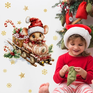 Detail der Weihnachts-Wandsticker mit Maus im Dampfzug in einer gemütlichen Kinderstube