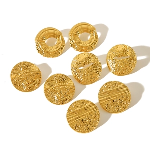 Französische Vintage 18K vergoldete Edelstahl-Creolen mit gehämmerter Textur