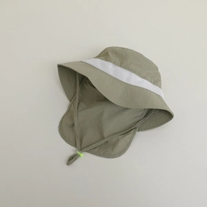 Détail du chapeau de soleil à séchage rapide avec maille et rabat de protection