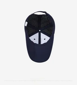 Detail of the inner mesh structure and breathable fabric of the navy baseball cap