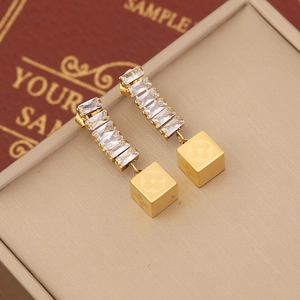 Elegant gold layered necklace with rectangular zircons and floral pattern block pendant