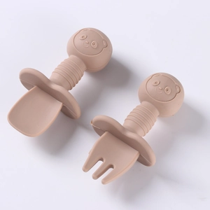 Silicone baby feeding set with bear handles and safety guard in light brown