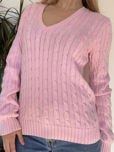 Pull en maille rose pour femme avec col en V, texture torsadée classique et manches longues