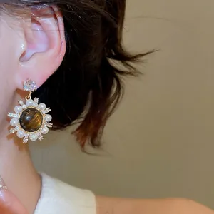 Tiger eye and pearl sunflower stud earrings with zircons in a vintage gold finish