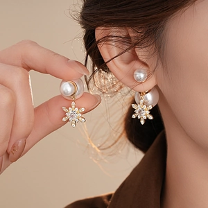 Elegant snowflake pearl earrings with gold-plated metal and sparkling zircon crystals
