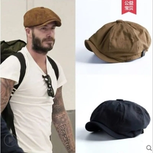 Coppola vintage in marrone e nero mostrata in stile streetwear e in piano