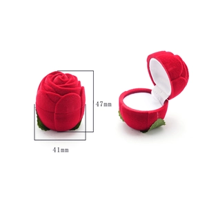 Detail of red rose velvet ring box with size dimensions 41mm and 47mm height