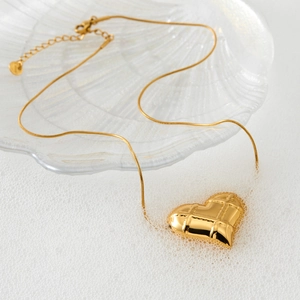 Creative gold plaid hollow heart necklace made of high-quality stainless steel for women