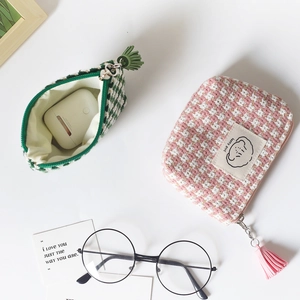 Cute plaid knit mini coin purse set with tassel zippers for lipsticks and keys