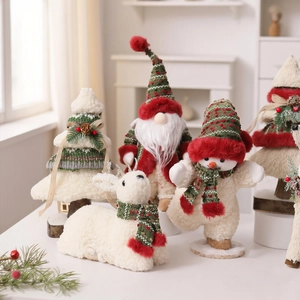 Set di decorazioni natalizie in peluche con Babbo Natale, pupazzo di neve e renna