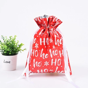 Rote Weihnachts-Geschenktüte mit Kordelzug, HO HO HO Aufdruck und Schneeflocken