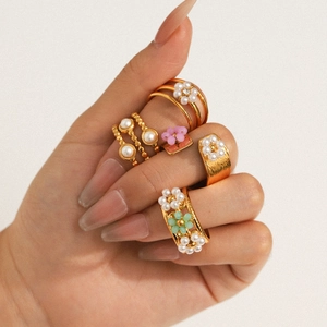 5-piece gold stainless steel flower pearl ring set for women with vintage floral design