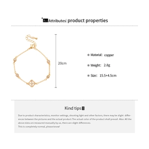 Detailed size specifications for gold clover pearl bracelet with length and material info