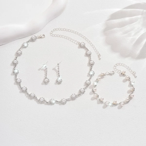 Luxurious bridal jewelry set with white pearls and sparkling rhinestones in silver finish