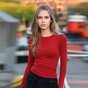 Maglia aderente rossa a maniche lunghe in maglia a coste con stile retrò francese