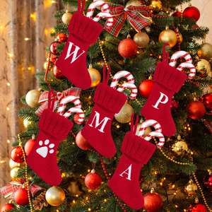 Mini Calze di Natale in Maglia Rosse Con Lettere Alfabeto Ricamate Bianche Impronta di Zampa Decorazione Sospesa per Camino Festa