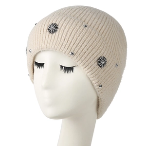 Women Knit Beanie Hat Thick Warm Winter Ribbed Skull Cap With Metal Flower Rhinestones Decoration Faux Fur Texture