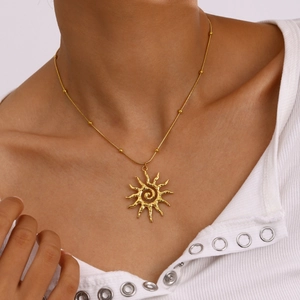 Minimalist 18k gold stainless steel sun pendant necklace with spiral hammered texture