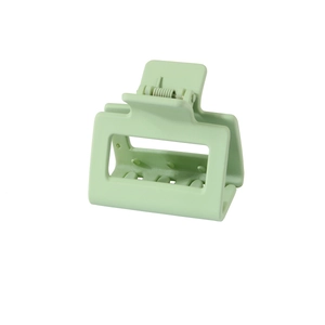 Macro detail of a 5cm matte light green square hair claw clip with internal non-slip teeth