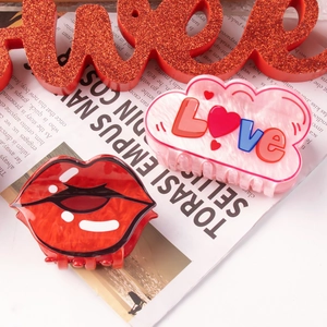 Set de pinza de pelo nube LOVE rosa y pasador de labios rojos con efecto mármol