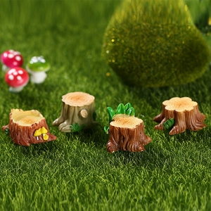 Miniature resin tree stump figurines for moss micro-landscapes and garden decor