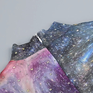 Vue détaillée du tissu résille dégradé étoilé avec strass et fermeture éclair invisible