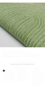 Dettaglio della tovaglietta ovale intrecciata in PVC verde e bianco con trama idrorepellente