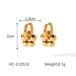 Detailed dimensions of 18k gold flower earrings showing 2cm size and 8.7g weight