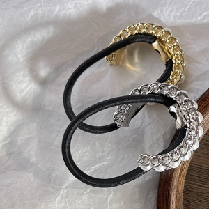 U-shaped alloy chain and pearl hair tie set in gold and silver finish with elastic band