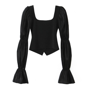 Haut noir ajusté avec col carré vintage et manches bouffantes élégantes pour femme