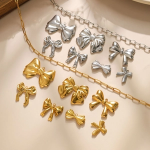 Ciondoli a fiocco in acciaio inox 304 con catene oro e argento per creazione gioielli