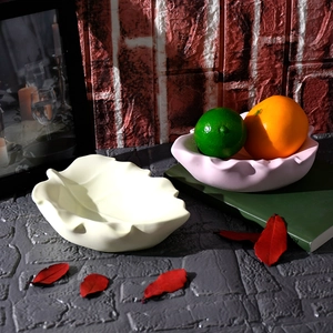 Ensemble de plateaux décoratifs en forme de feuilles de couleur crème et rose tendre