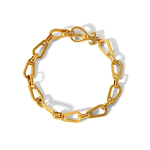 Detailed view of a gold-plated stainless steel chain bracelet featuring a toggle clasp