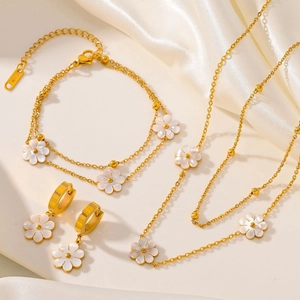 Collier Bracelet Boucles D'oreilles Marguerite Élégante Acier Titane Double Chaîne Pétales De Coquillage Pour Femmes