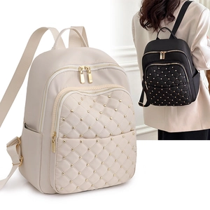 Zaino trapuntato da donna con borchie dorate e spalline regolabili in beige e nero