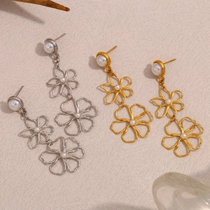 Boucles D'oreilles Pendantes Fleur Künstliche Perle Acier Inoxydable 316L Plaqué Or 18K Longues Bijoux Floraux Femmes
