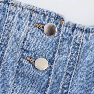 Abito midi in denim blu slim fit con bottoni metallici e cuciture di alta qualità