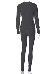 Vue arrière d'un ensemble femme gris anthracite en maille côtelée avec haut et pantalon
