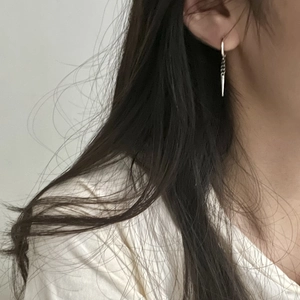 Minimalist S925 sterling silver hoop earrings with long spike charm on a female model