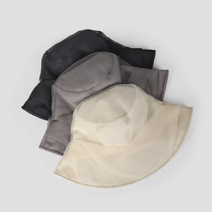 Dreifarbige Organza-Fischerhüte in Schwarz, Grau und Beige mit atmungsaktivem Netzstoff