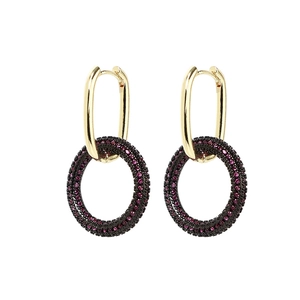 Détails des boucles d'oreilles géométriques dorées avec cristaux pavés sombres et anneau