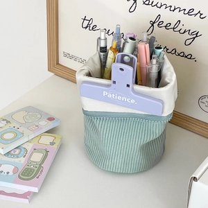 Trousse à crayons en velours côtelé vert et crème avec clip violet pratique