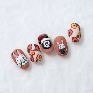 Autocollants ongles lapin mignon avec design gâteau 3D et motifs floraux sur base orange