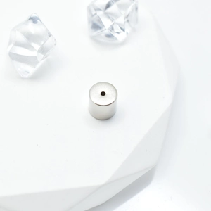 Fermoir magnétique cylindrique 6x6mm argenté pour la création de colliers DIY